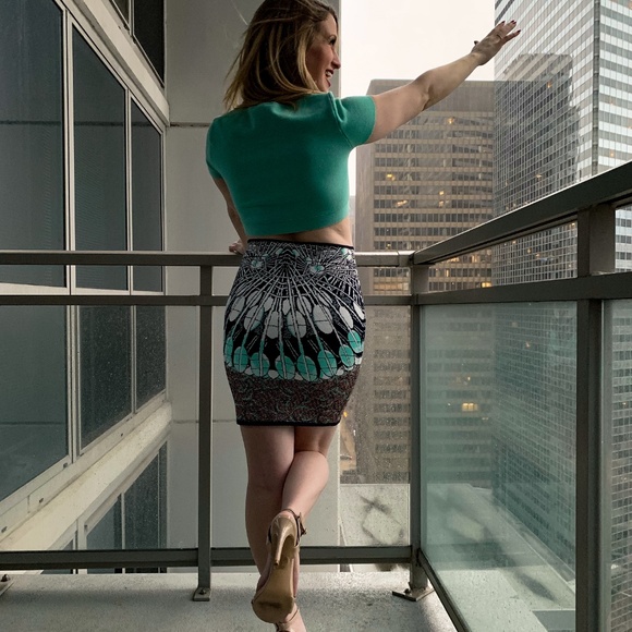 BCBGMaxAzria Teal Crop Top - Picture 5 of 5